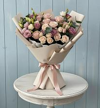 Букет цветов из:  Розы и Лизиантусы в Красном Октябре