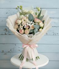 Букет цветов из:  Розы и Лизиантусы в Красном Октябре