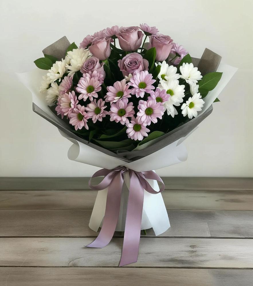Букет цветов из: Хризантемы и Розы в Красном Октябре