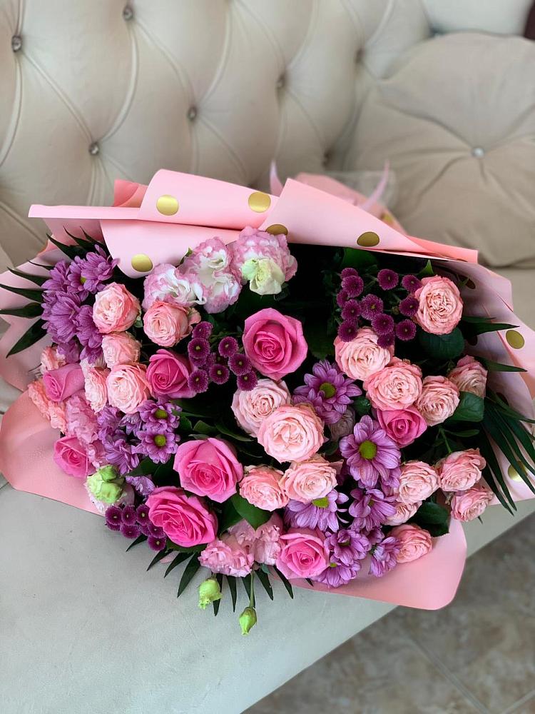 Букет цветов из: Хризантемы, Розы и Лизиантусы в Красном Октябре