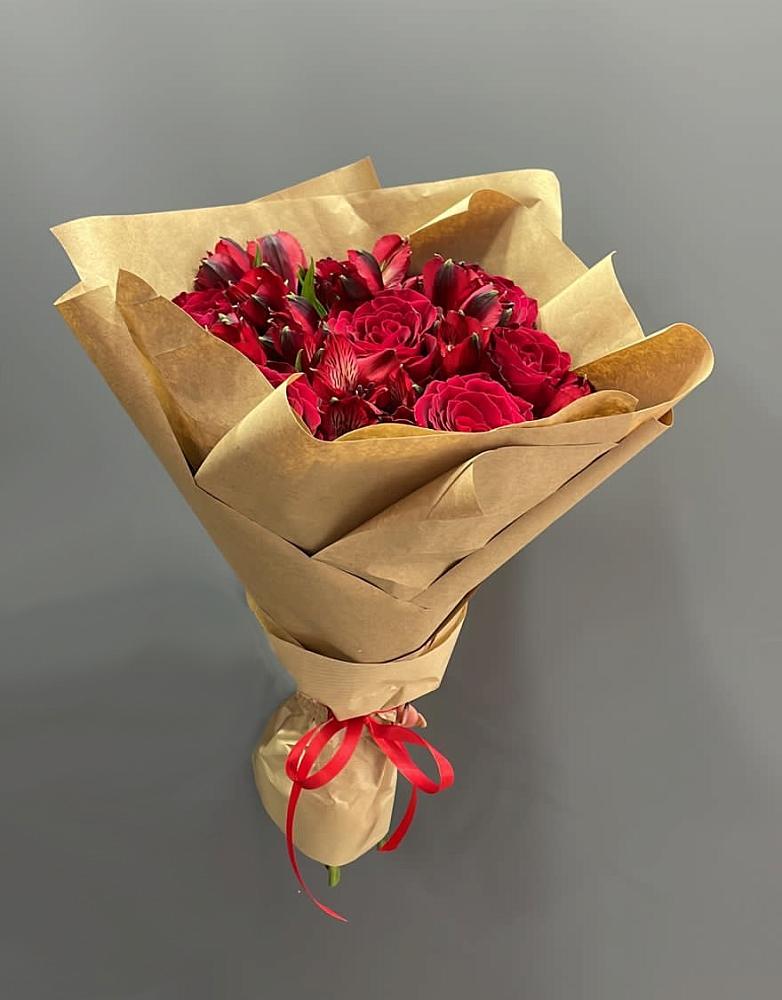 Букет цветов из: Альстромерии и Розы в Красном Октябре