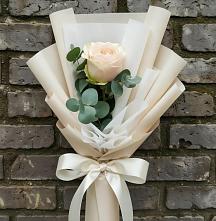 Букет цветов из:  Розы в Красном Октябре
