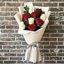 Букет цветов из:  Розы в Красном Октябре