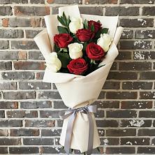 Букет цветов из:  Розы в Красном Октябре