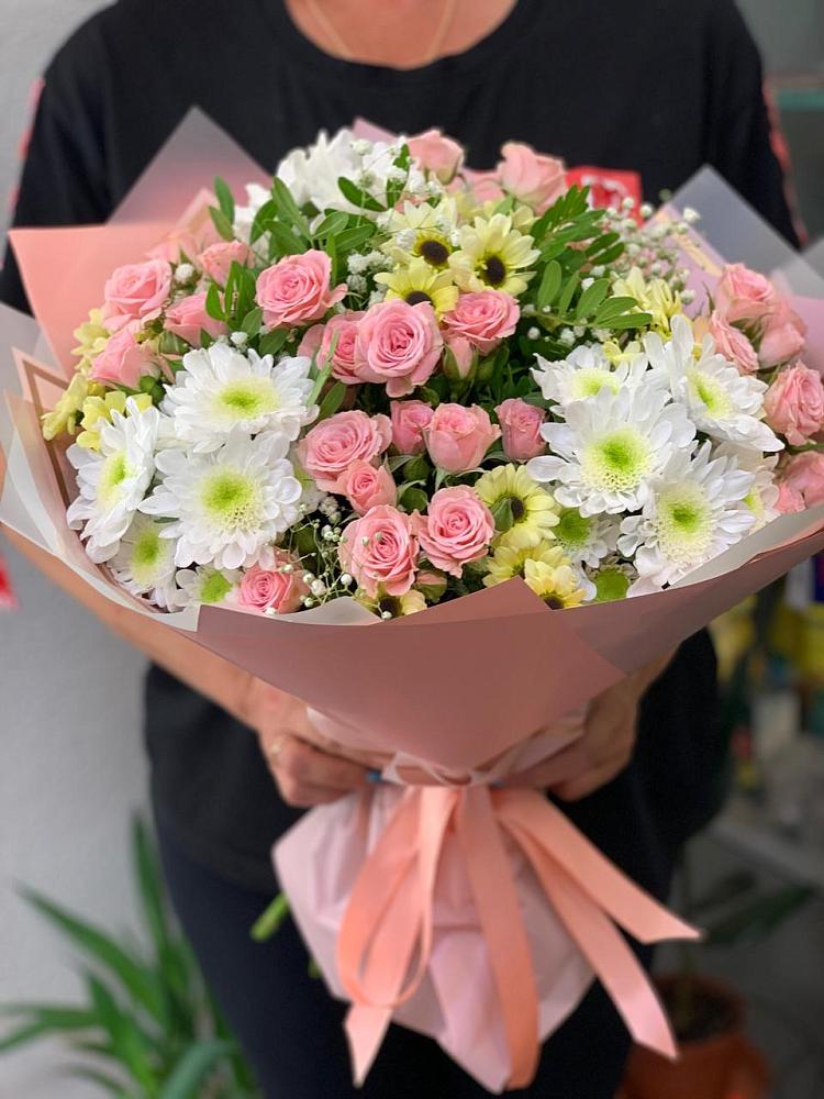 Букет цветов из: Розы и Хризантемы в Красном Октябре