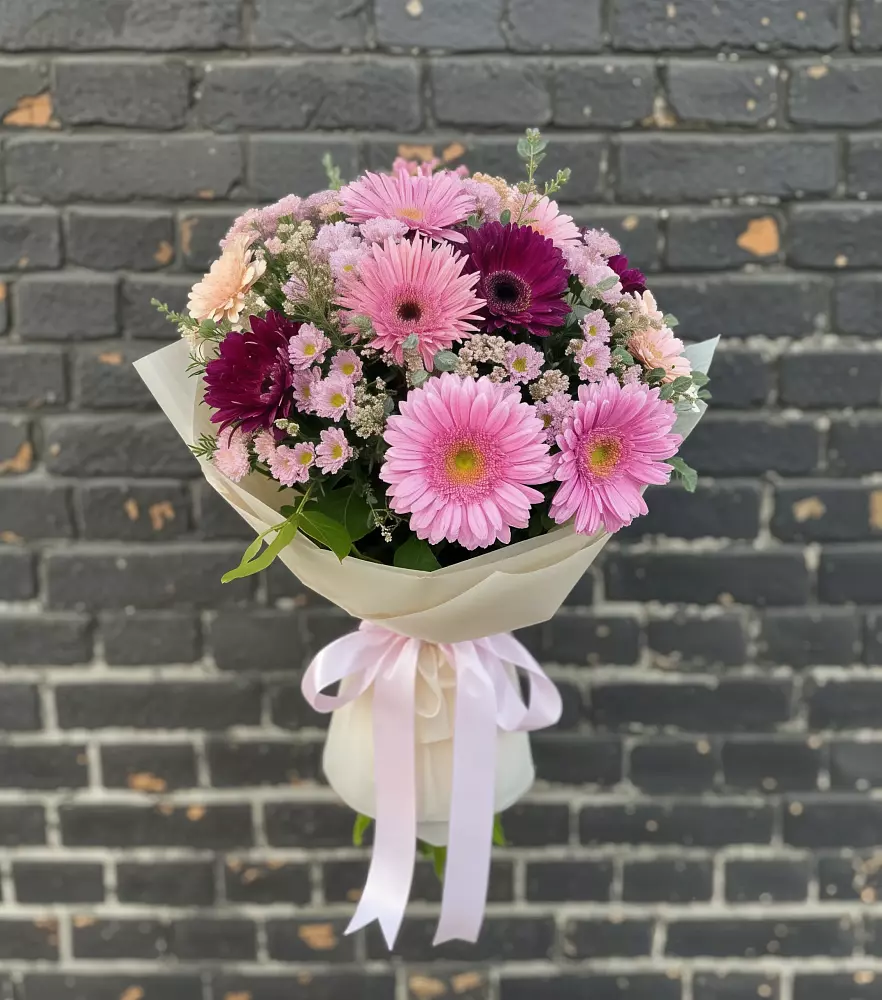 Букет цветов из: Герберы и Хризантемы в Красном Октябре