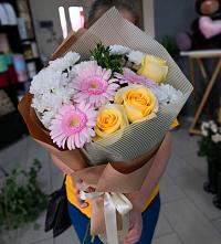 Букет цветов из:  Герберы, Розы и Хризантемы в Красном Октябре