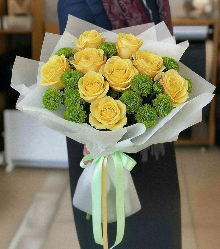 Букет цветов из: Хризантемы и Розы в Красном Октябре