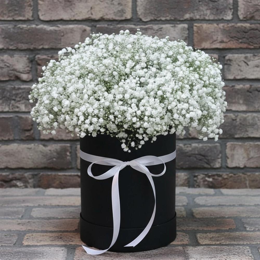 Цветочная композиция из Гипсофила в шляпной коробке в Красном Октябре