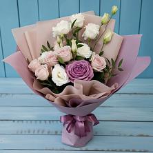 Букет цветов из:  Розы и Лизиантусы в Красном Октябре