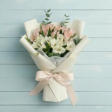 Букет цветов из:  Альстромерии в Красном Октябре