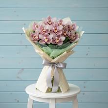 Букет цветов из:  Орхидеи и Розы в Красном Октябре