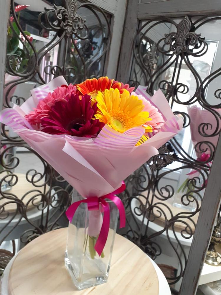 Букет цветов из: Герберы в Красном Октябре