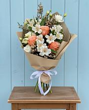 Букет цветов из:  Альстромерии, Лизиантусы, Розы и Хризантемы в Красном Октябре