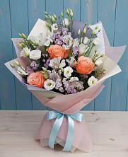 Букет цветов из:  Лизиантусы, Розы, Альстромерии и Гипсофила в Красном Октябре