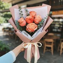Букет цветов из:  Розы в Красном Октябре