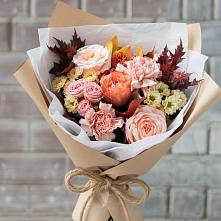 Букет цветов из:  Гвоздики, Хризантемы и Розы в Красном Октябре