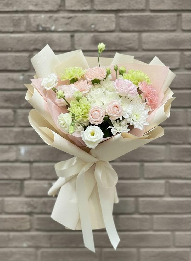 Букет цветов из: Гвоздики, Розы, Лизиантусы и Хризантемы в Красном Октябре