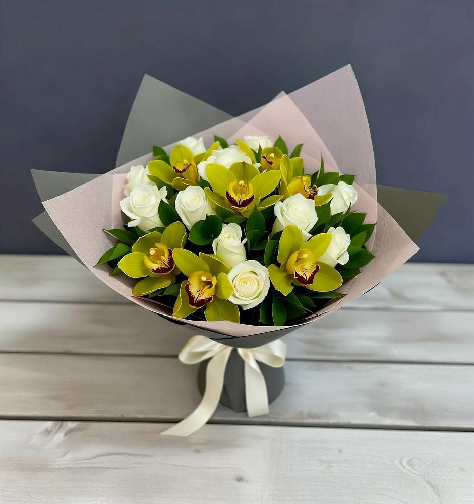 Букет цветов из: Орхидеи и Розы в Красном Октябре