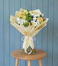 Букет цветов из:  Хризантемы и Розы #REPLACE_PRED# Красном Октябре