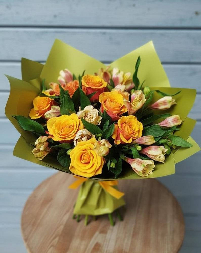 Букет цветов из: Альстромерии и Розы в Красном Октябре