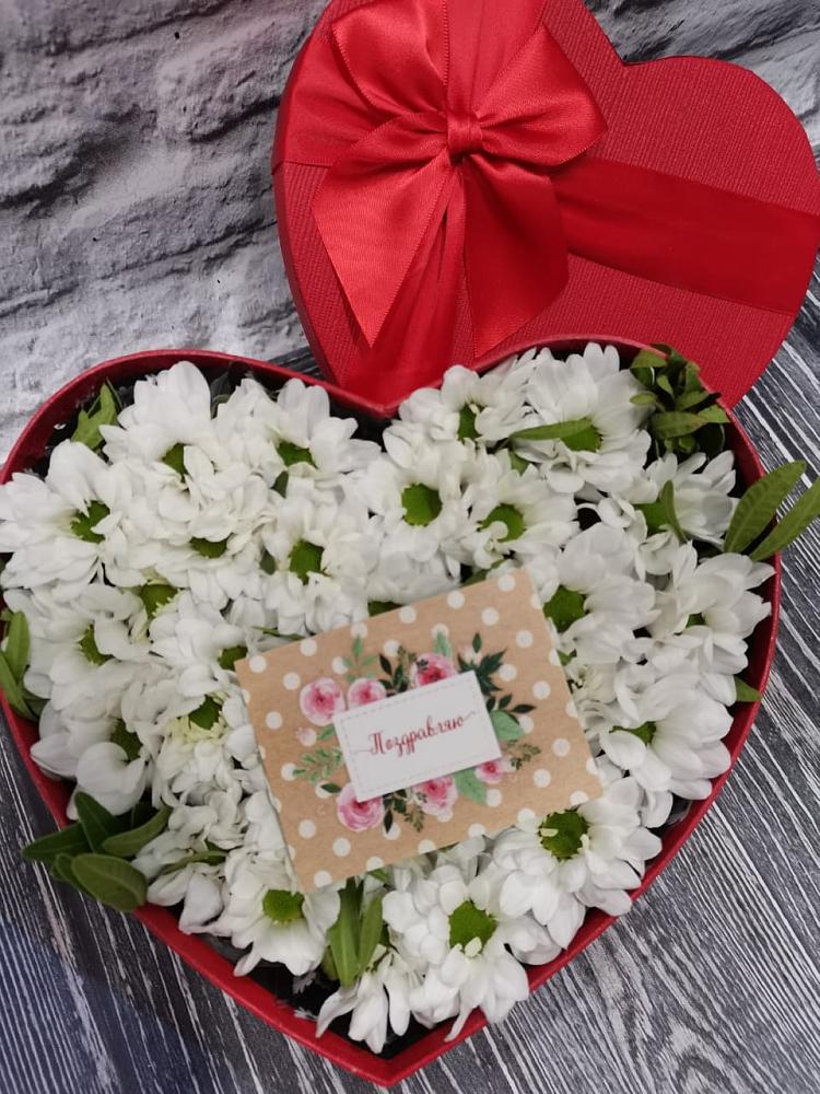 Цветочная композиция из Хризантемы в виде сердца в Красном Октябре