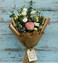 Букет цветов из:  Розы и Лизиантусы в Красном Октябре