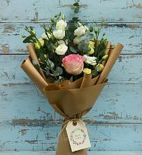 Букет цветов из:  Розы и Лизиантусы в Красном Октябре