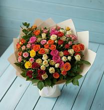 Букет Микс из разноцветных кустовых роз в Красном Октябре