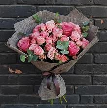 Букет цветов из:  Розы в Красном Октябре