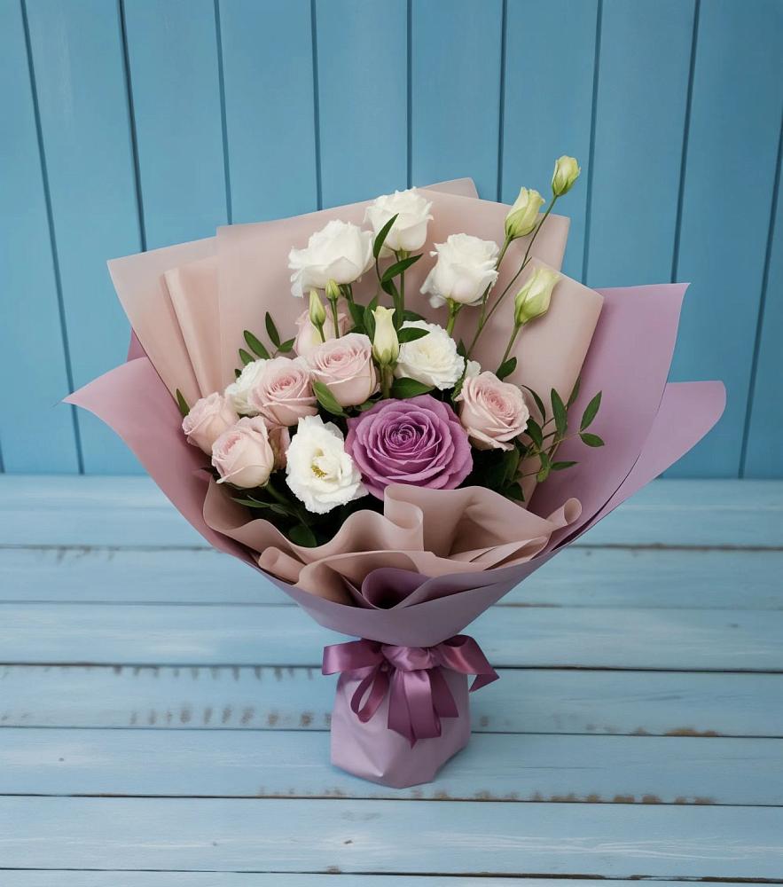 Букет цветов из: Розы и Лизиантусы в Красном Октябре